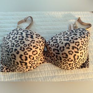 Gently worn Victoria's Secret Incredible Lined Demi
Underwire Bra 36DDD, Leopard